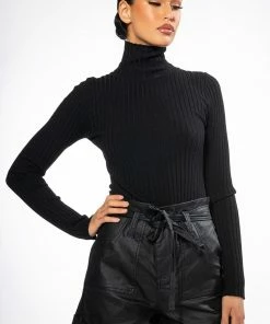 ALPHA HIGH RISE PLEATHER SHORTS 15 ALPHA HIGH RISE PLEATHER SHORTS -FINESSE-shop alpha high rise pleather shorts black 3 3 c1