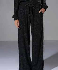 BE HERE TEXTURED WIDE LEG SWEATPANT