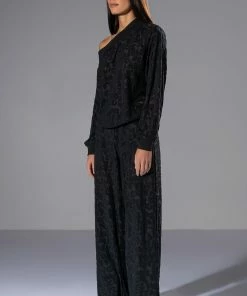 BE HERE TEXTURED WIDE LEG SWEATPANT -FINESSE-shop be here textured wide leg sweatpant black 4 4 c1