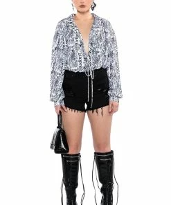 BELLA VITA DISTRESSED DENIM SHORT 12 BELLA VITA DISTRESSED DENIM SHORT -FINESSE-shop bella vita distressed denim short black denim 3 3 c1