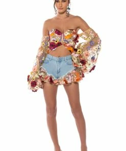 BOTANICAL BEAUTY RUFFLE DENIM SHORTS -FINESSE-shop botanical beauty ruffle denim shorts light blue 4 4