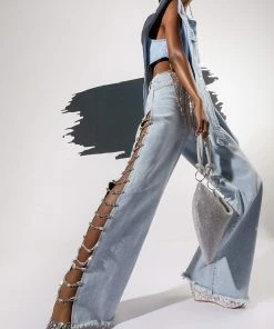 COVERED IN DIAMONDS RELAXED JEANS -FINESSE-shop covered in diamonds relaxed jeans light blue denim 4 4 c1