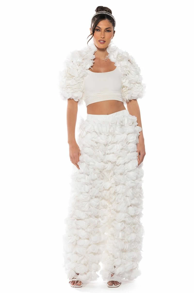 GARDEN OF EDEN APPLIQUE PANTS IN WHITE 3 GARDEN OF EDEN APPLIQUE PANTS IN WHITE - Image 3