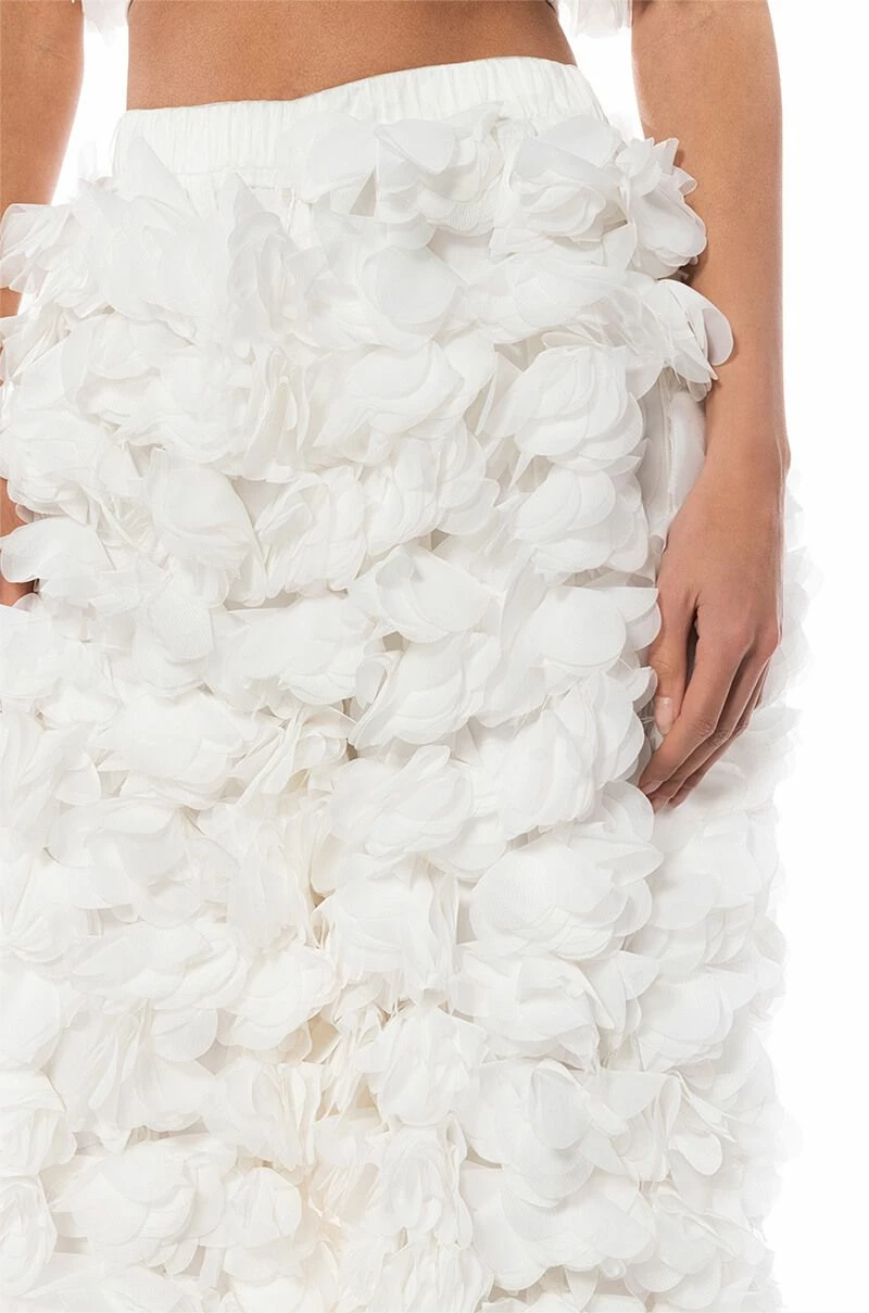 GARDEN OF EDEN APPLIQUE PANTS IN WHITE 7 GARDEN OF EDEN APPLIQUE PANTS IN WHITE - Image 7