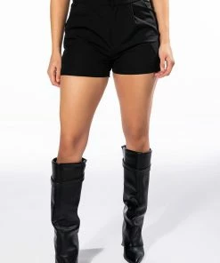 HANSEL FITTED SHORT IN BLACK