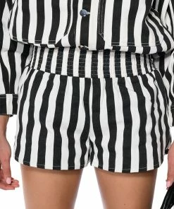 HOLIDAY PULL ON STRIPE SHORT -FINESSE-shop holiday pull on stripe short black white 3 3 c1