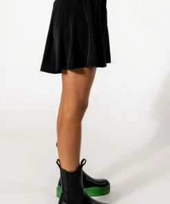 LIBRA MOON HIGH WAISTED PLEATED SHORT -FINESSE-shop libra moon high waisted pleated short black 6 6 c1
