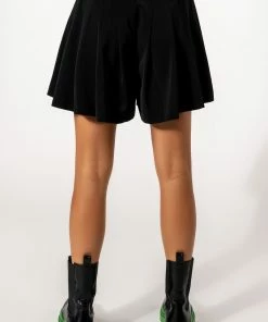 LIBRA MOON HIGH WAISTED PLEATED SHORT -FINESSE-shop libra moon high waisted pleated short black 7 7 c1