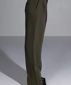 LOGAN WIDE LEG TROUSER IN OLIVE 9 LOGAN WIDE LEG TROUSER IN OLIVE -FINESSE-shop logan wide leg trouser olive 4 4