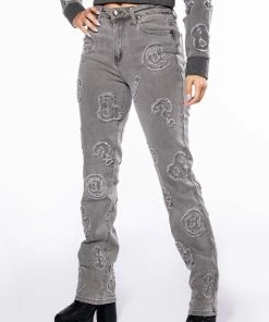 PATCH DETAIL SOFT DENIM STRAIGHT LEG JEAN