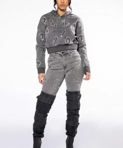 PATCH DETAIL SOFT DENIM STRAIGHT LEG JEAN -FINESSE-shop patch detail soft denim straight leg jean grey 3 3