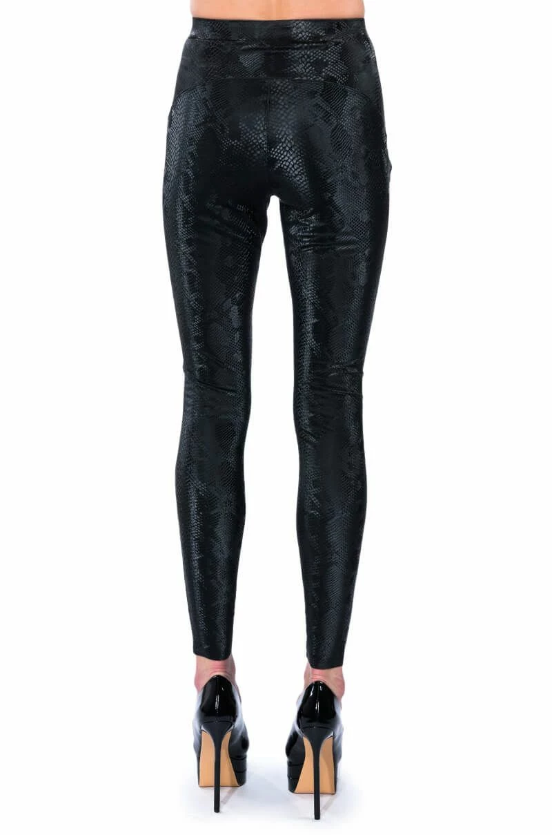 RIO PRINT HIGH RISE LEGGING WITH 4 WAY STRETCH IN BLACK 9 RIO PRINT HIGH RISE LEGGING WITH 4 WAY STRETCH IN BLACK - Image 9