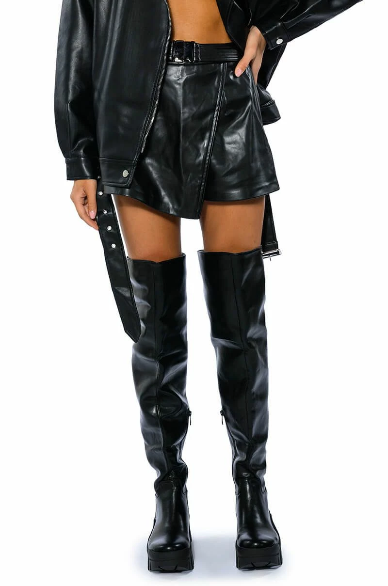 THE BADDEST BELTED FAUX LEATHER SKORT WITH 4 WAY STRETCH 3 THE BADDEST BELTED FAUX LEATHER SKORT WITH 4 WAY STRETCH - Image 3
