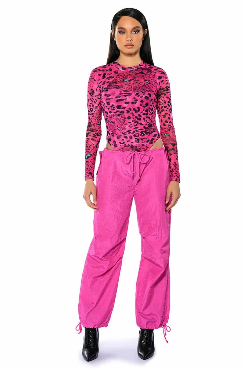 TOO LEGIT WIDE LEG CARGO PANTS 3 TOO LEGIT WIDE LEG CARGO PANTS - Image 3