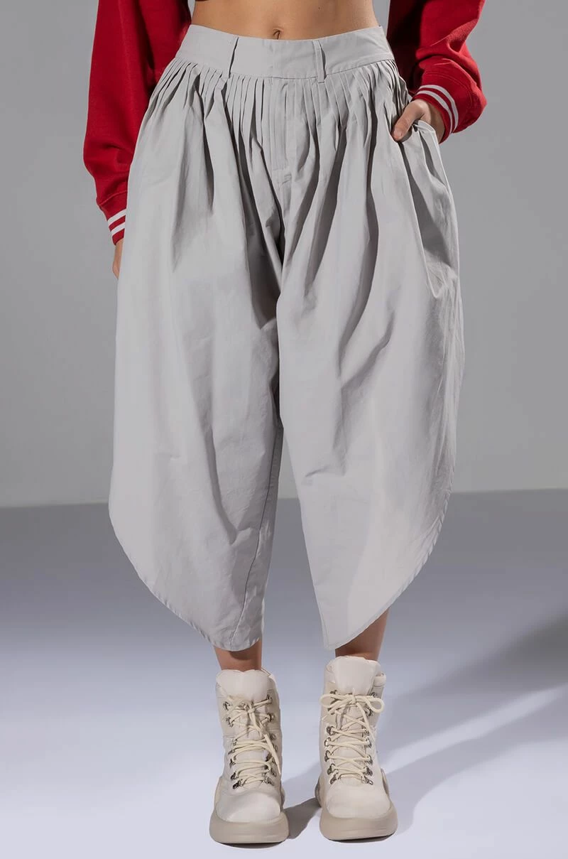 TRE CHIC CROPPED OVERSIZED PANTS 1 TRE CHIC CROPPED OVERSIZED PANTS