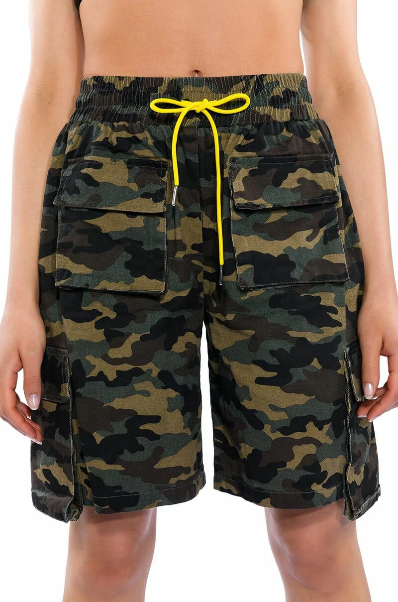 UNBOTHERED OVERSIZED CAMO SHORTS 3 UNBOTHERED OVERSIZED CAMO SHORTS - Image 3