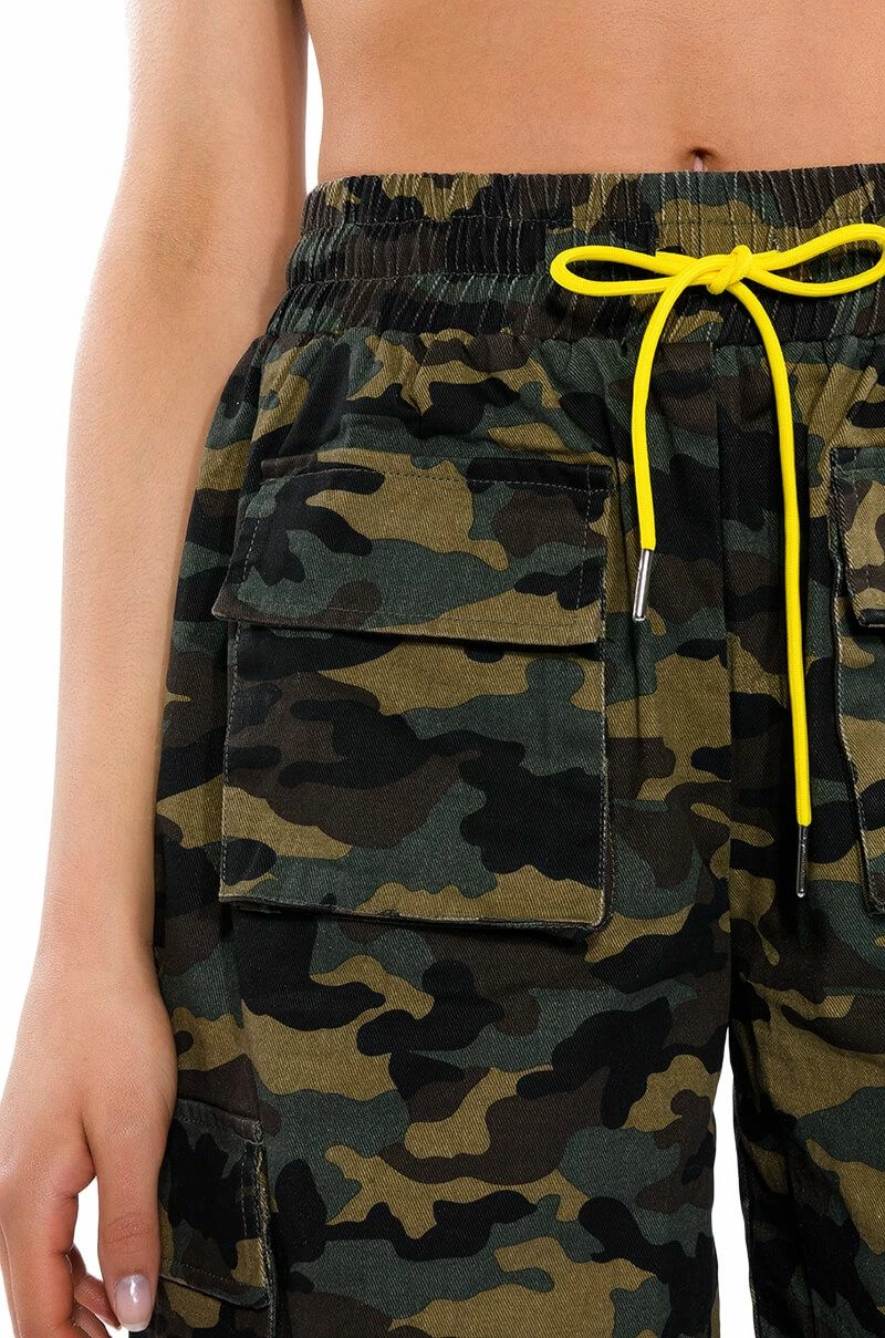 UNBOTHERED OVERSIZED CAMO SHORTS 9 UNBOTHERED OVERSIZED CAMO SHORTS - Image 9